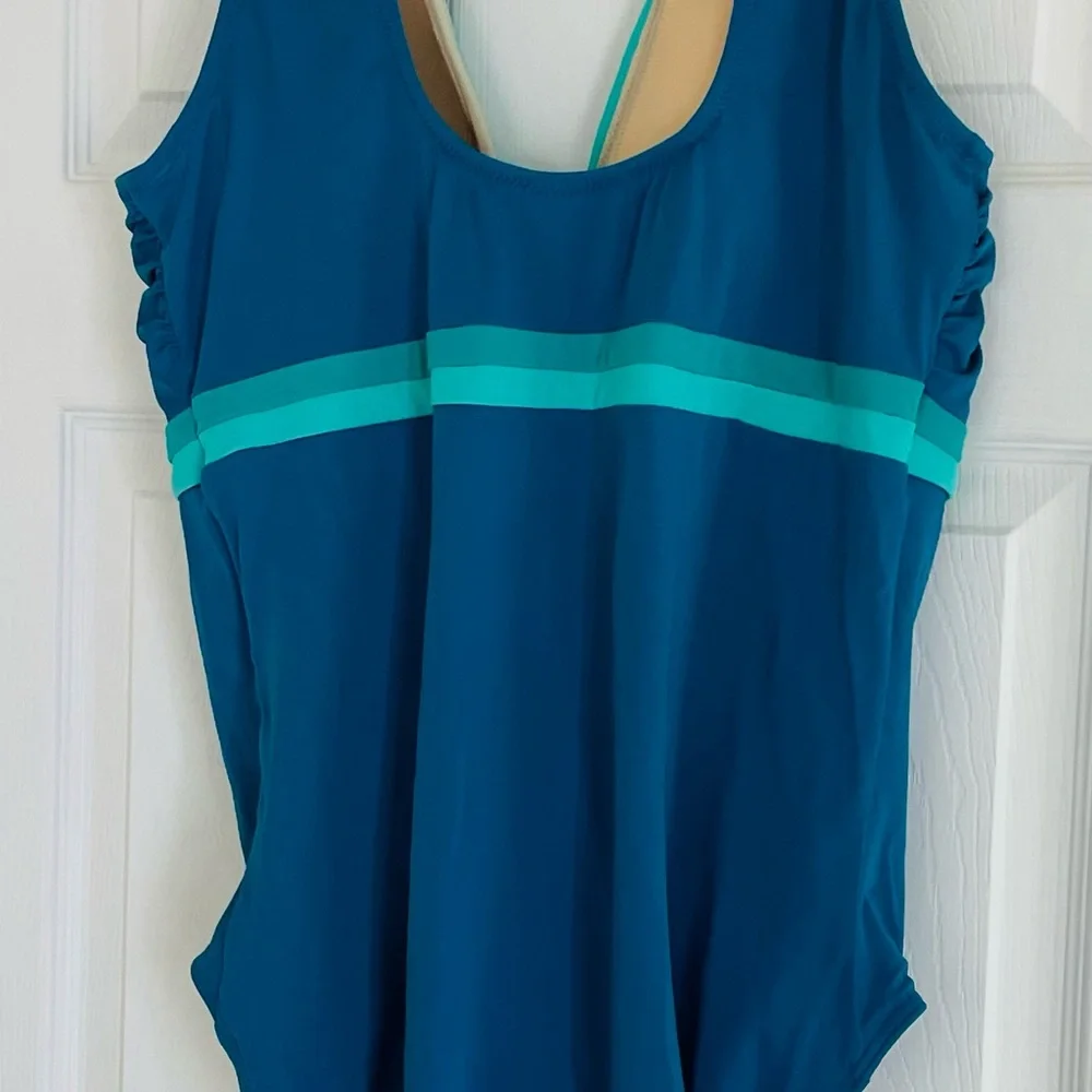 Swimsuit - Picture 2 of 4